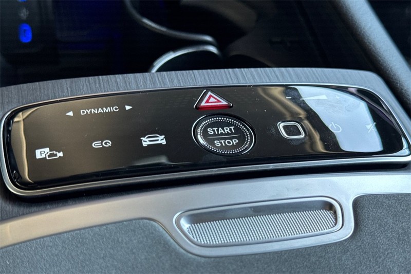 Mercedes-Benz EQS Vehicle Full-screen Gallery Image 23