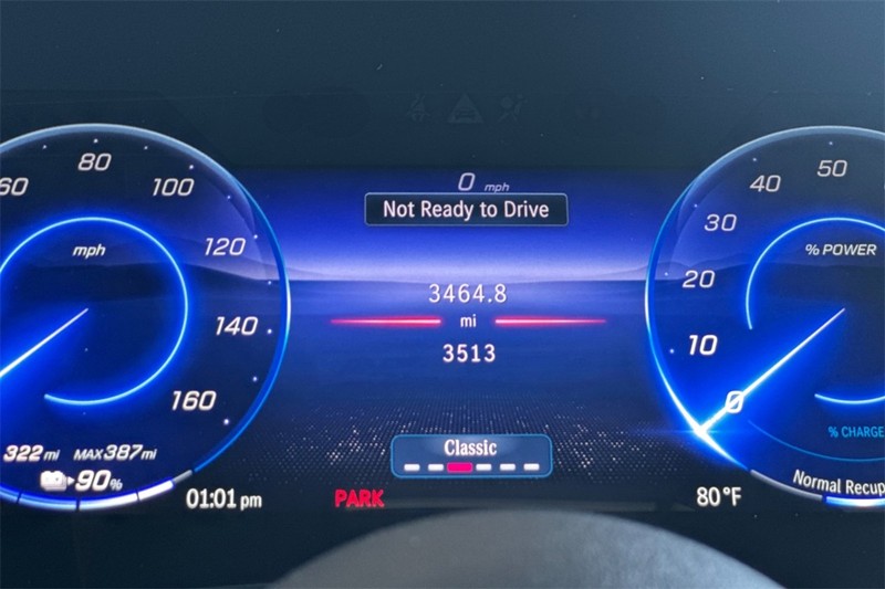Mercedes-Benz EQS Vehicle Full-screen Gallery Image 26
