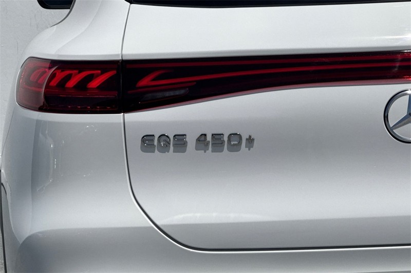 Mercedes-Benz EQS Vehicle Full-screen Gallery Image 28