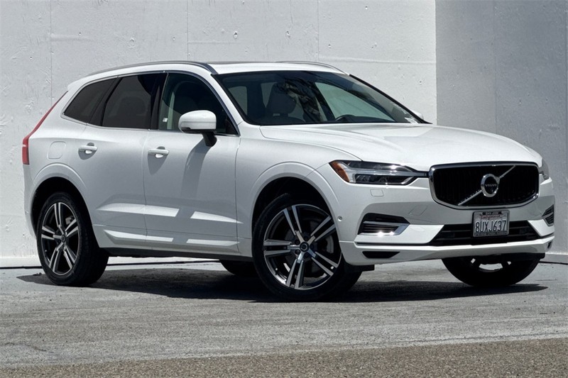 Volvo XC60 Hybrid Vehicle Full-screen Gallery Image 02