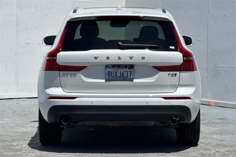 Volvo XC60 Hybrid Vehicle Full-screen Gallery Image 05