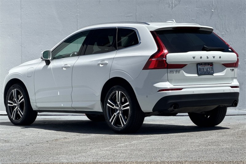 Volvo XC60 Hybrid Vehicle Full-screen Gallery Image 06