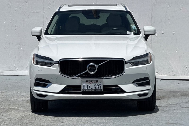 Volvo XC60 Hybrid Vehicle Full-screen Gallery Image 09