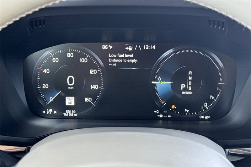 Volvo XC60 Hybrid Vehicle Full-screen Gallery Image 24