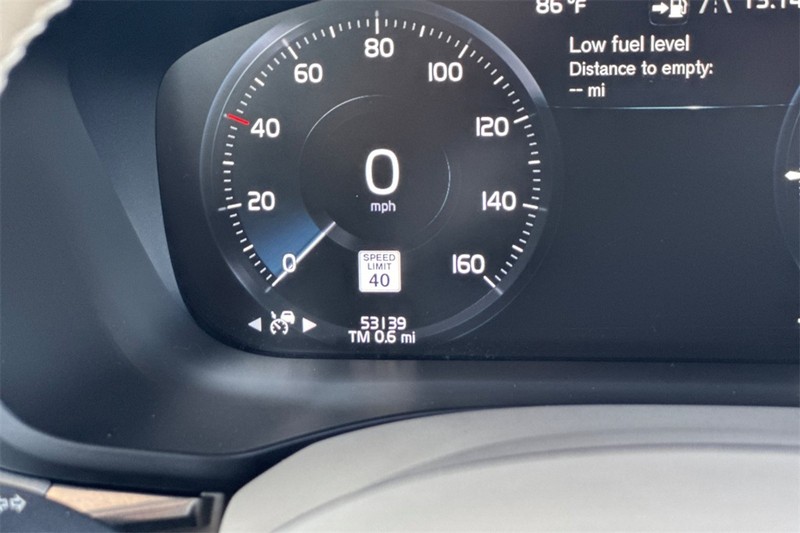 Volvo XC60 Hybrid Vehicle Full-screen Gallery Image 25