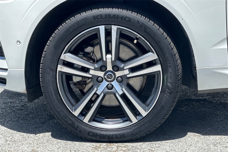 Volvo XC60 Hybrid Vehicle Full-screen Gallery Image 26