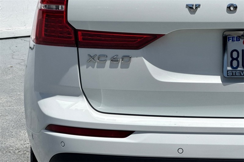 Volvo XC60 Hybrid Vehicle Full-screen Gallery Image 27