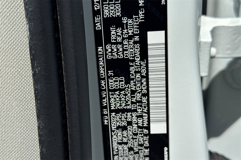Volvo XC60 Hybrid Vehicle Full-screen Gallery Image 28