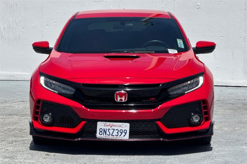 Honda Civic Type R Vehicle Full-screen Gallery Image 09