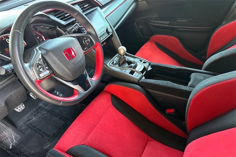 Honda Civic Type R Vehicle Full-screen Gallery Image 10