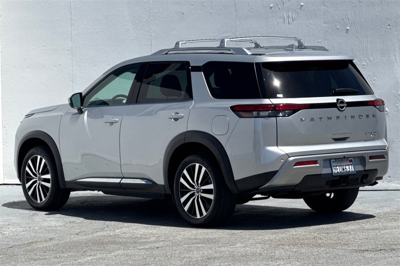 Nissan Pathfinder Vehicle Full-screen Gallery Image 06