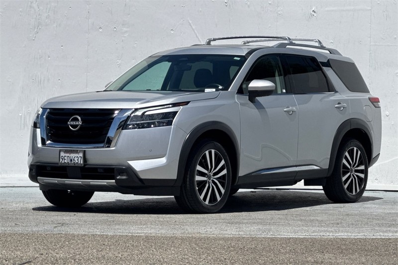 Nissan Pathfinder Vehicle Full-screen Gallery Image 08