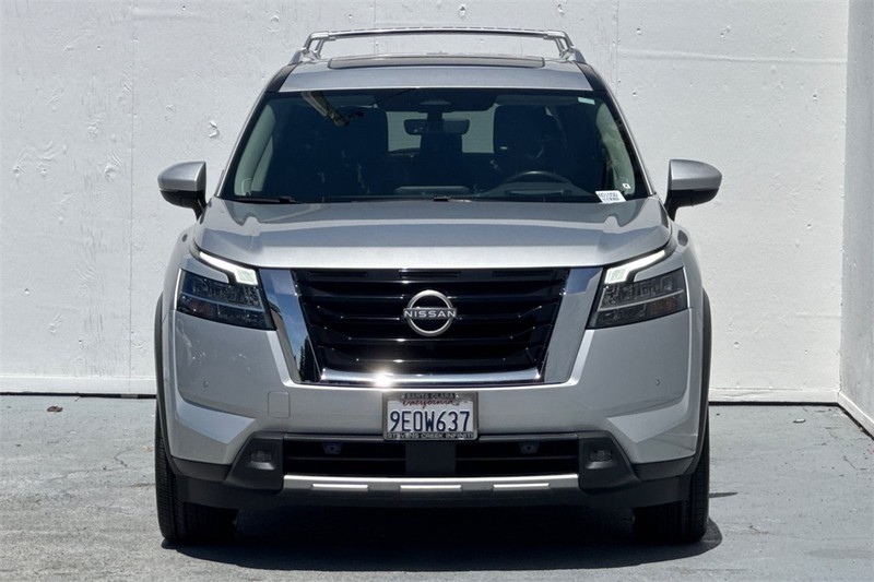 Nissan Pathfinder Vehicle Full-screen Gallery Image 09