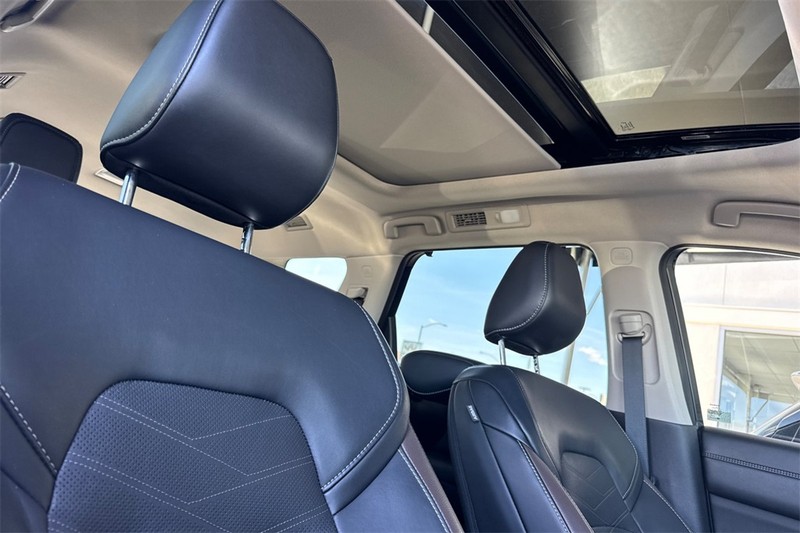 Nissan Pathfinder Vehicle Full-screen Gallery Image 18