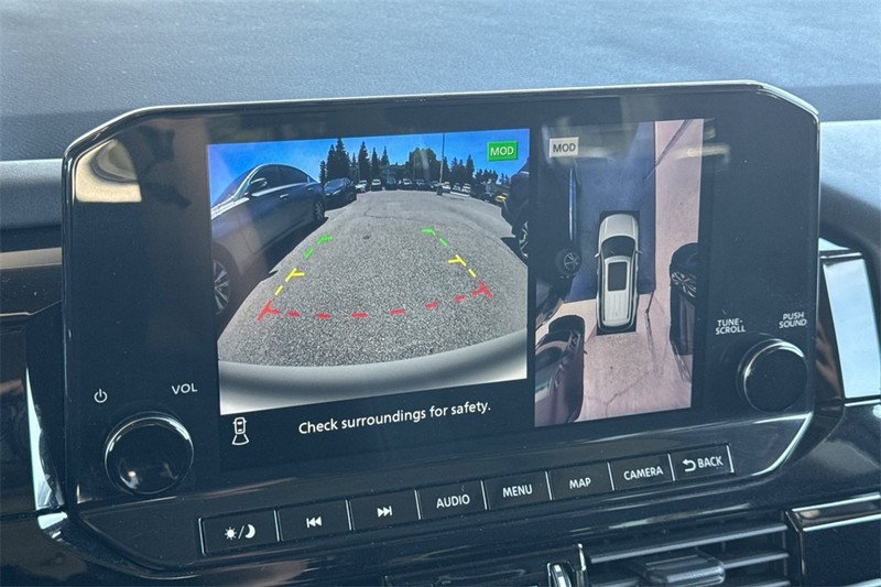 Nissan Pathfinder Vehicle Full-screen Gallery Image 21