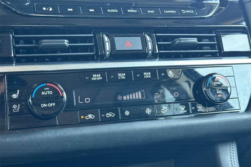 Nissan Pathfinder Vehicle Full-screen Gallery Image 22