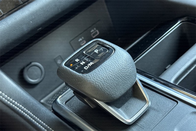 Nissan Pathfinder Vehicle Full-screen Gallery Image 23