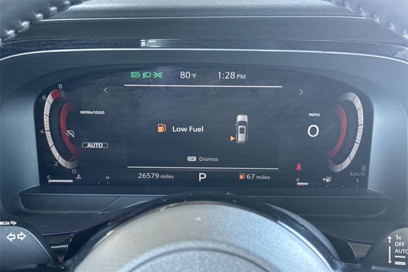 Nissan Pathfinder Vehicle Full-screen Gallery Image 26