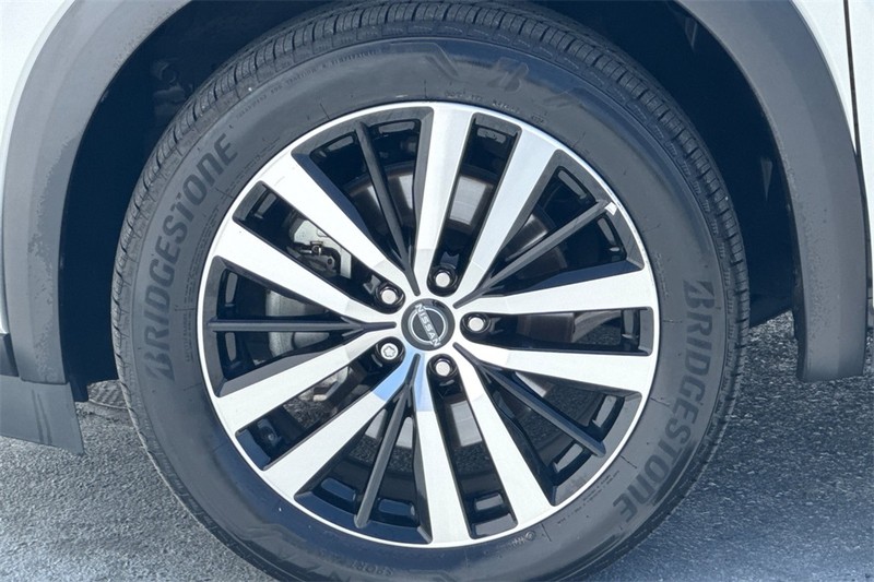 Nissan Pathfinder Vehicle Full-screen Gallery Image 28