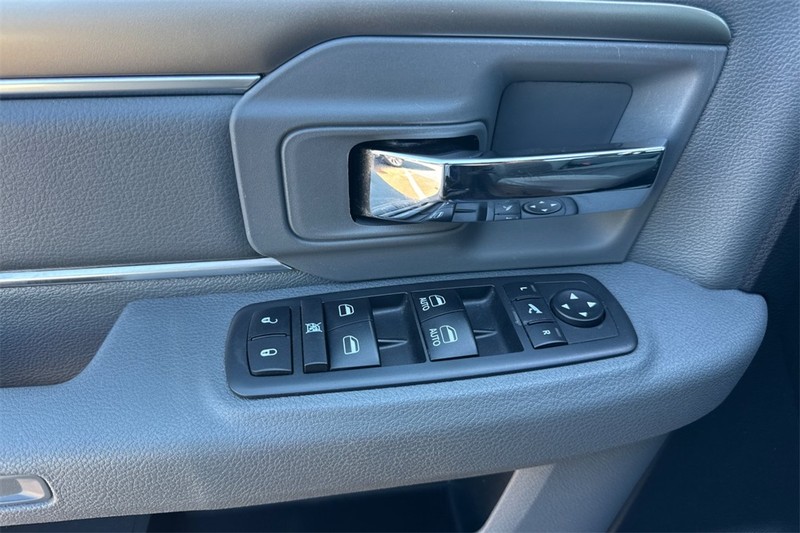 Ram 1500 Vehicle Full-screen Gallery Image 11
