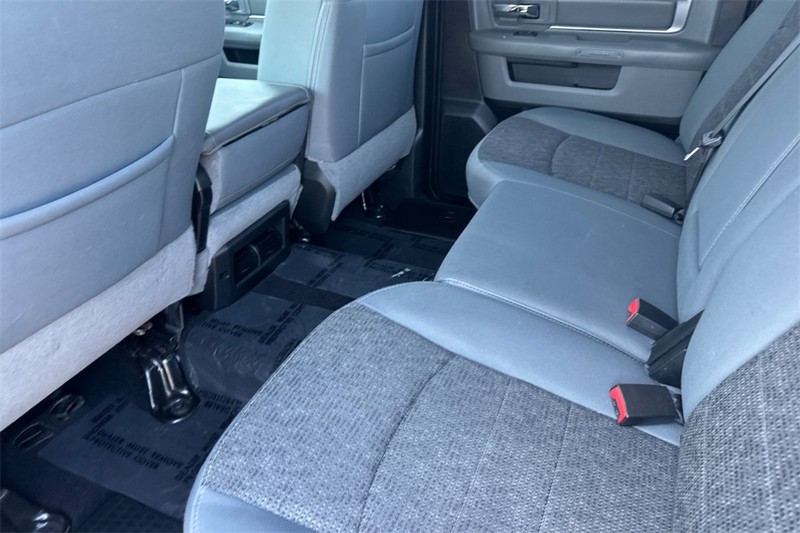 Ram 1500 Vehicle Full-screen Gallery Image 12