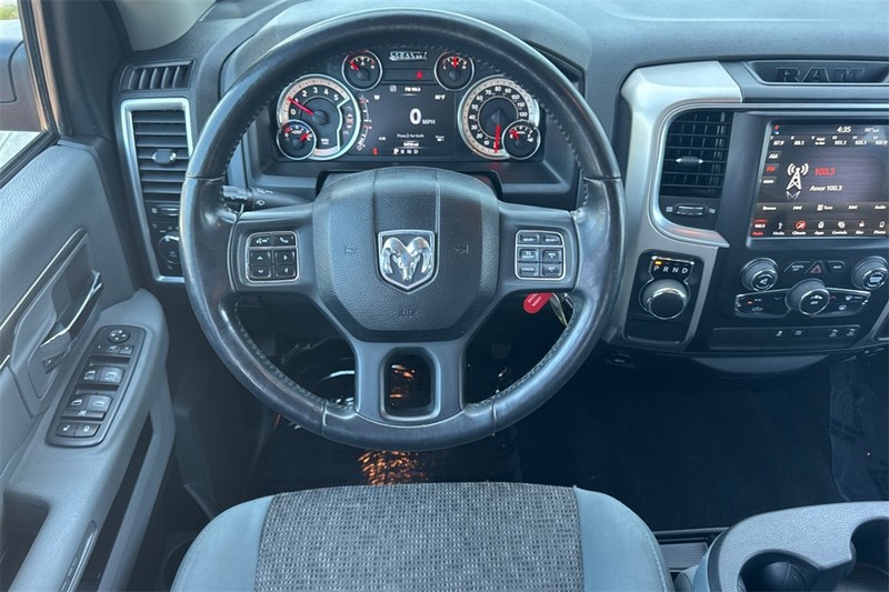 Ram 1500 Vehicle Full-screen Gallery Image 14