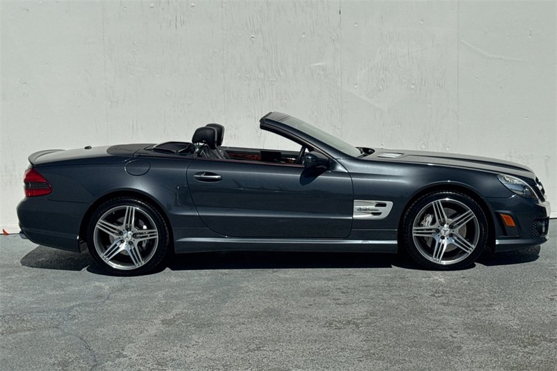 Mercedes-Benz SL-Class Vehicle Full-screen Gallery Image 03