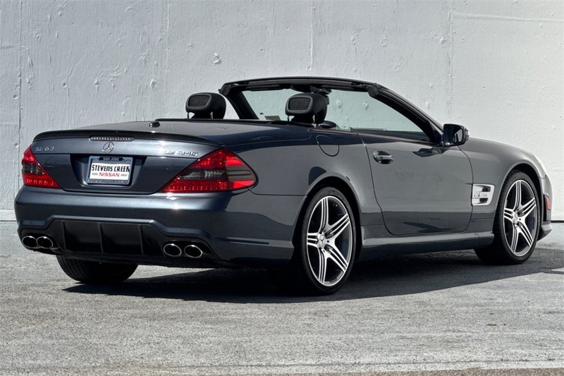 Mercedes-Benz SL-Class Vehicle Full-screen Gallery Image 04