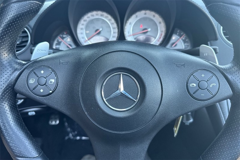 Mercedes-Benz SL-Class Vehicle Full-screen Gallery Image 23