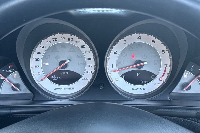 Mercedes-Benz SL-Class Vehicle Full-screen Gallery Image 24