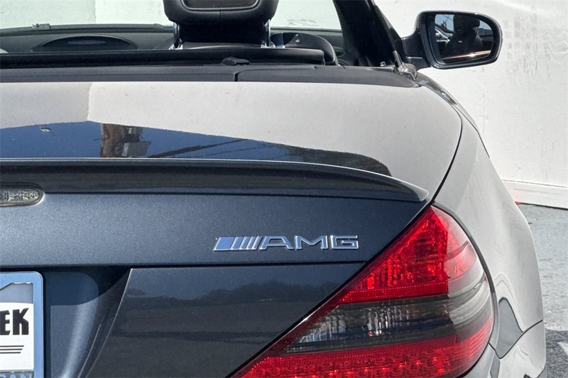 Mercedes-Benz SL-Class Vehicle Full-screen Gallery Image 27