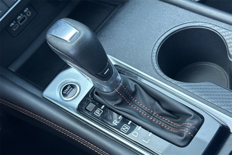 Nissan Altima Vehicle Full-screen Gallery Image 20