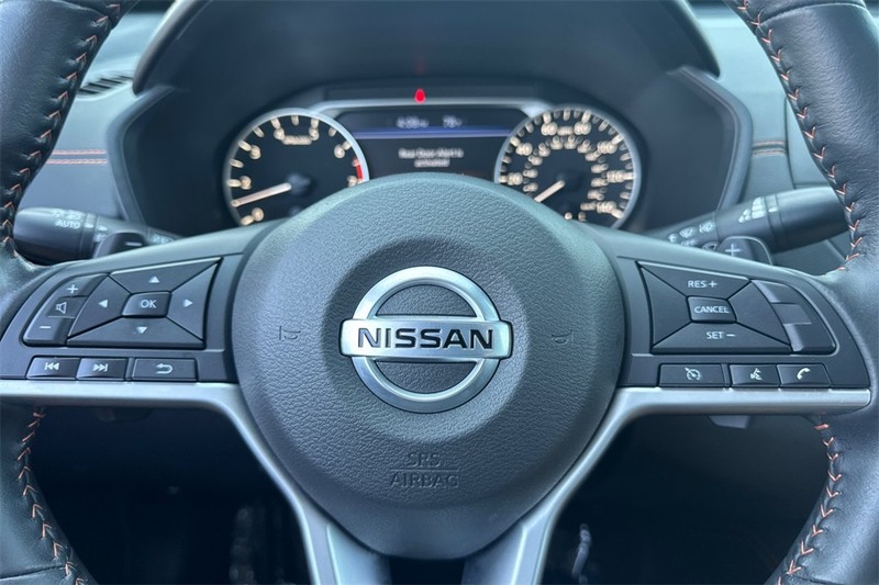 Nissan Altima Vehicle Full-screen Gallery Image 22