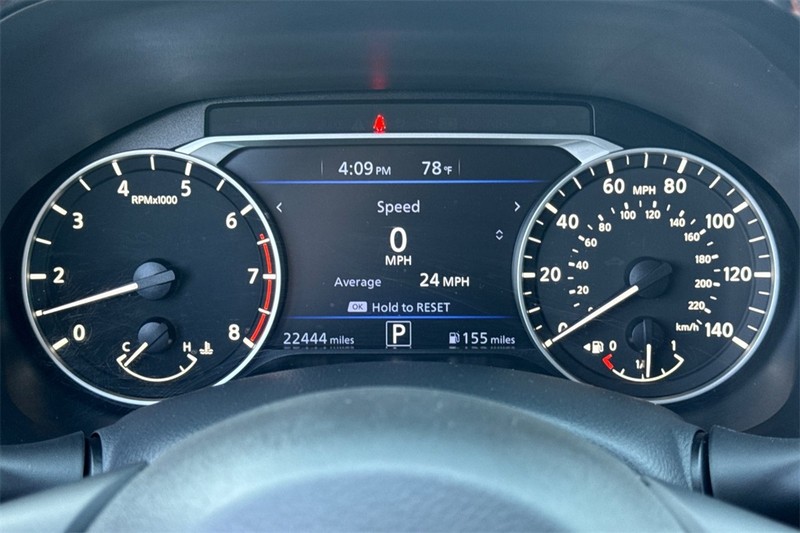 Nissan Altima Vehicle Full-screen Gallery Image 23
