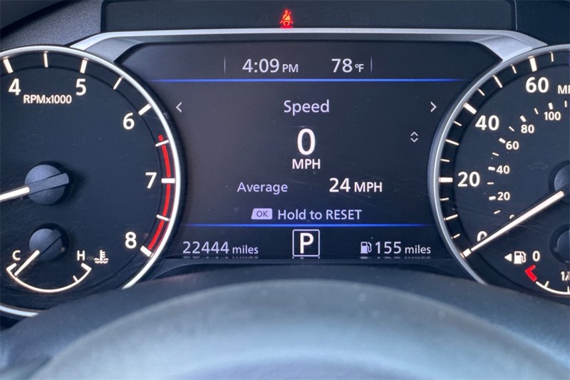 Nissan Altima Vehicle Full-screen Gallery Image 24
