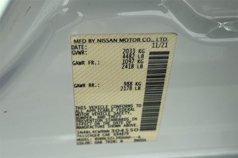 Nissan Altima Vehicle Full-screen Gallery Image 27