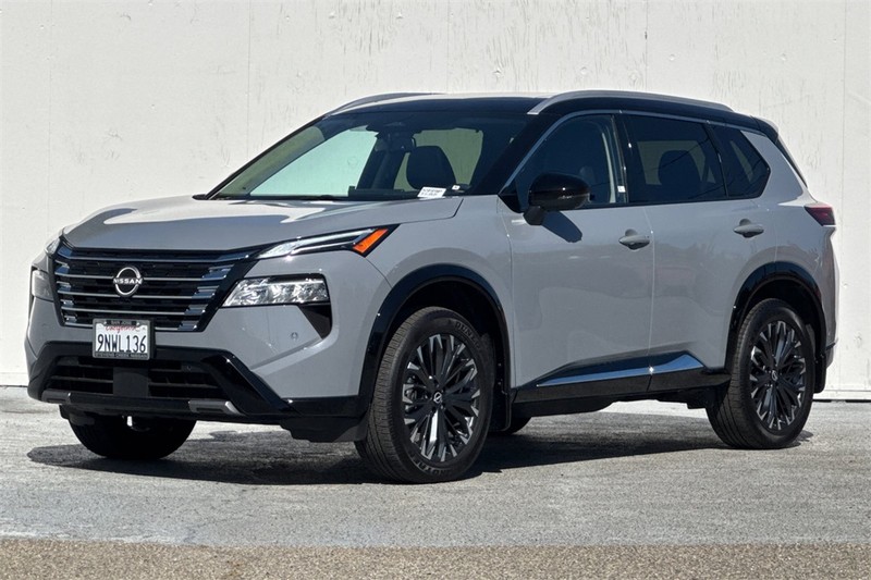 Nissan Rogue Vehicle Full-screen Gallery Image 08