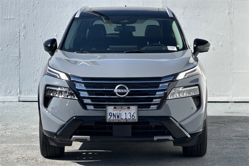 Nissan Rogue Vehicle Full-screen Gallery Image 09