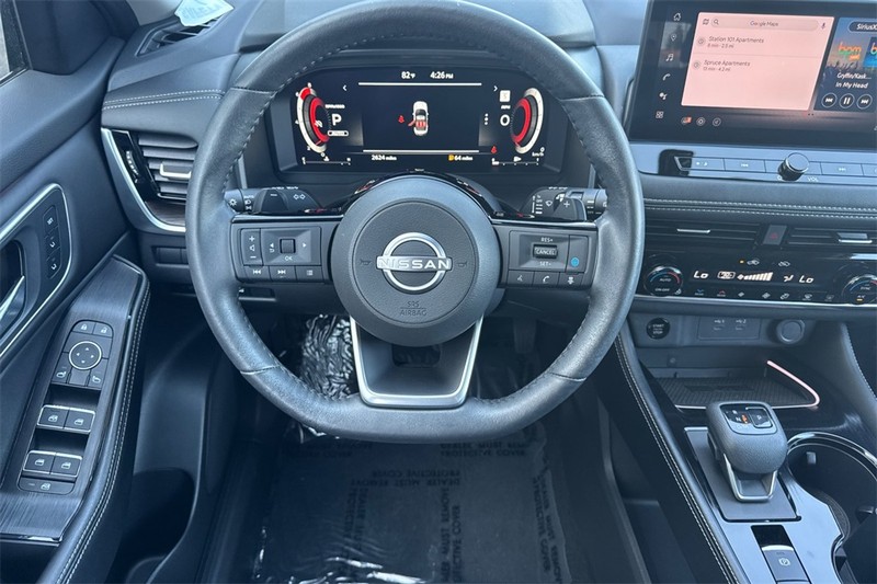 Nissan Rogue Vehicle Full-screen Gallery Image 14