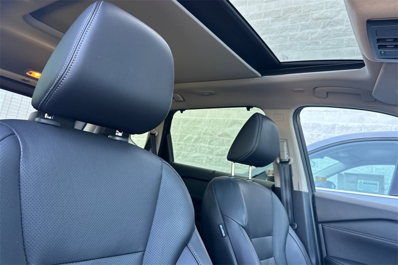 Nissan Rogue Vehicle Full-screen Gallery Image 17
