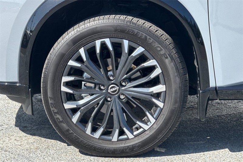 Nissan Rogue Vehicle Full-screen Gallery Image 27