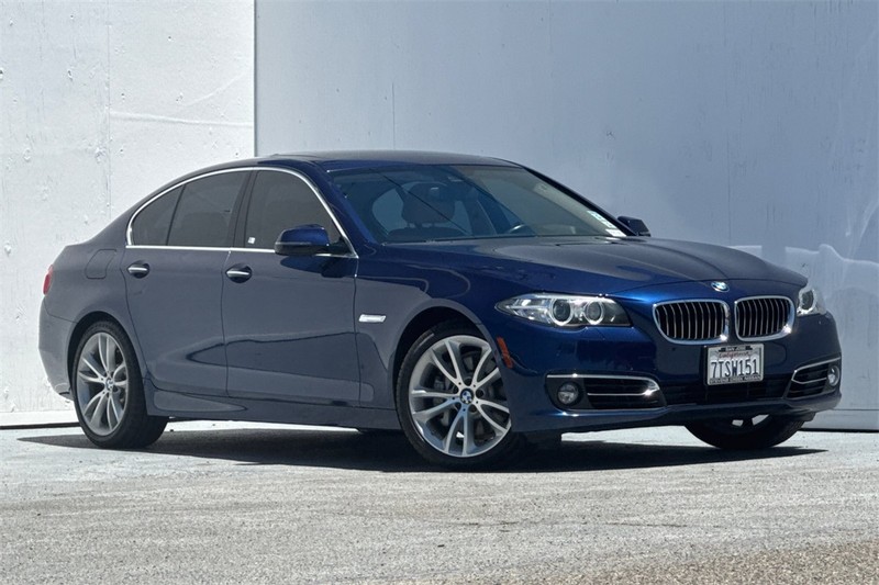 BMW 5 Series Vehicle Full-screen Gallery Image 02