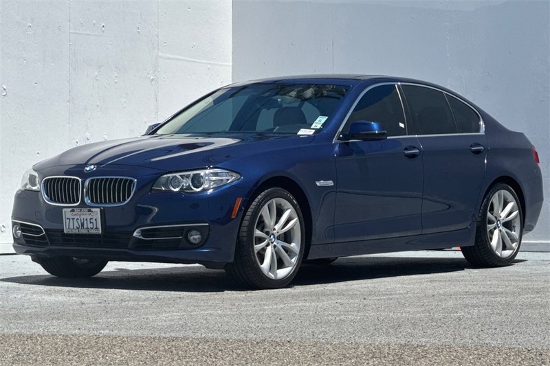 BMW 5 Series Vehicle Full-screen Gallery Image 08