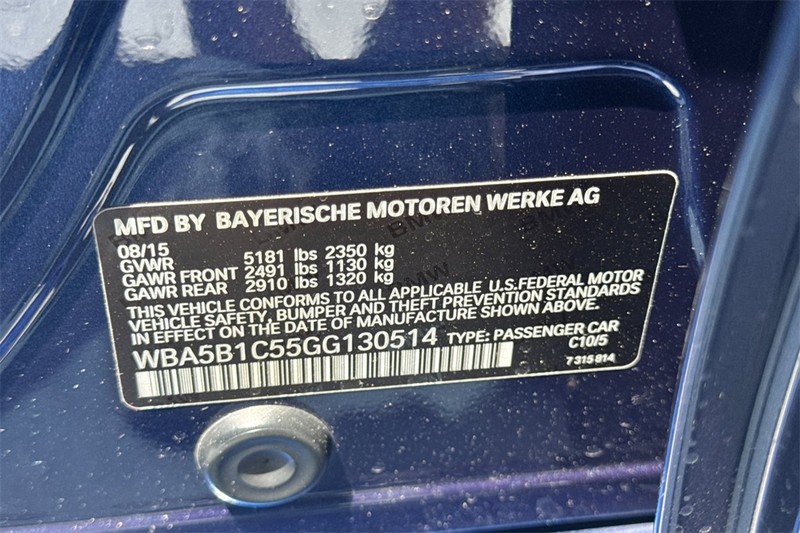 BMW 5 Series Vehicle Full-screen Gallery Image 28