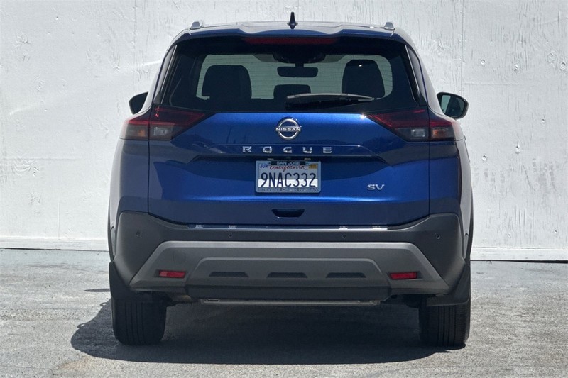 Nissan Rogue Vehicle Full-screen Gallery Image 05