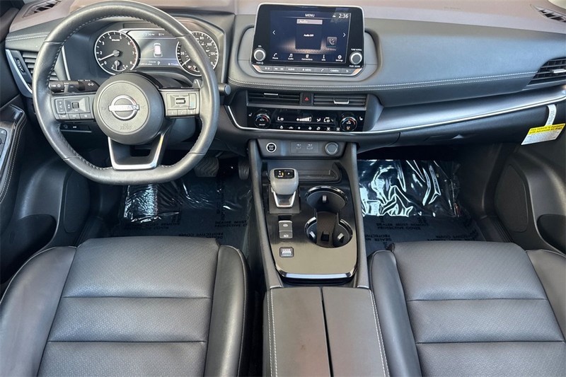 Nissan Rogue Vehicle Full-screen Gallery Image 14