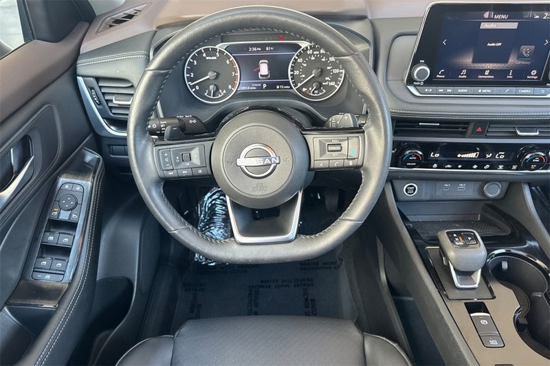 Nissan Rogue Vehicle Full-screen Gallery Image 15