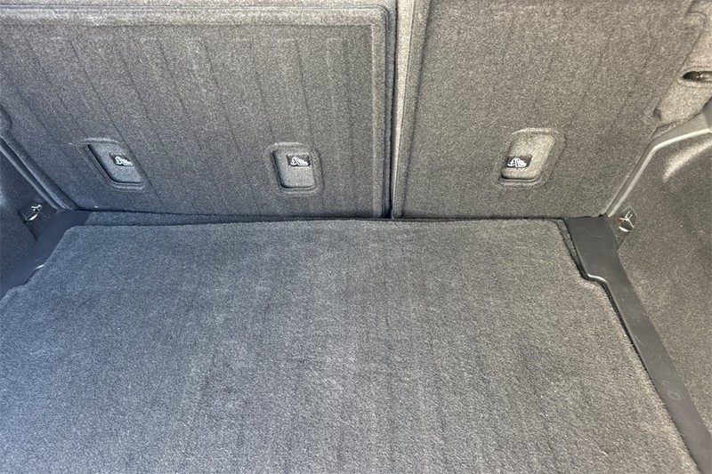 Nissan Rogue Vehicle Full-screen Gallery Image 16
