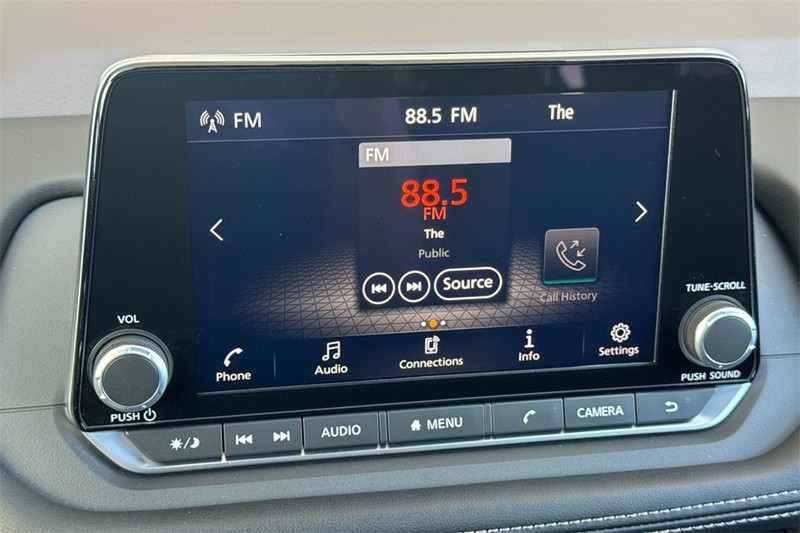 Nissan Rogue Vehicle Full-screen Gallery Image 19