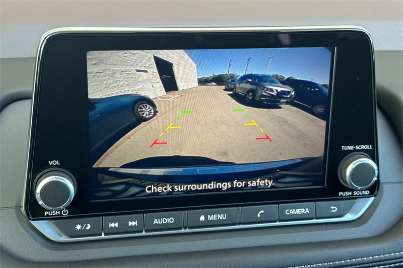 Nissan Rogue Vehicle Full-screen Gallery Image 20